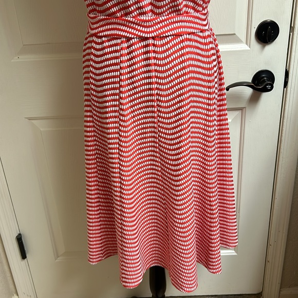 ILE New York Red and White Dress with Belt, Size14W, 95% Polyester, 5% Spandex - Picture 10 of 15
